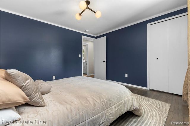 5011 Thorncroft Avenue, Royal Oak, MI 48073