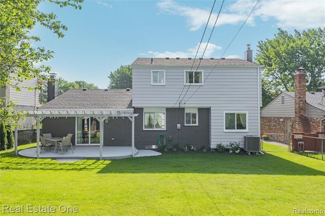 5011 Thorncroft Avenue, Royal Oak, MI 48073