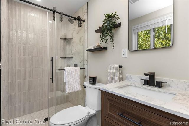 5011 Thorncroft Avenue, Royal Oak, MI 48073