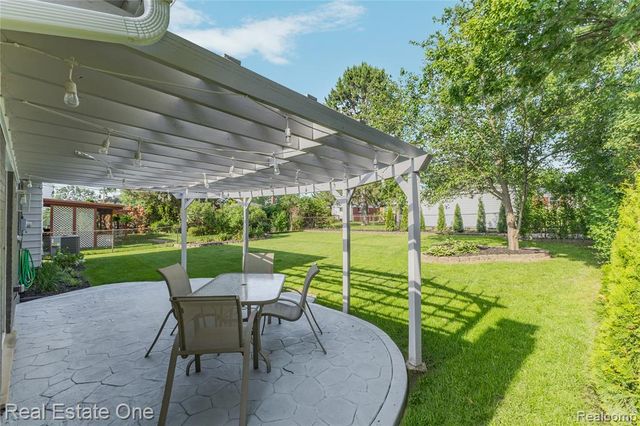 5011 Thorncroft Avenue, Royal Oak, MI 48073