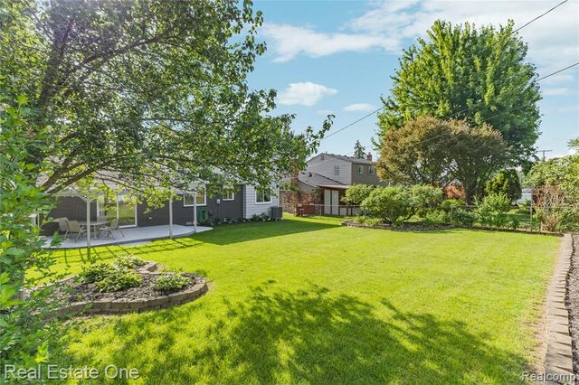 5011 Thorncroft Avenue, Royal Oak, MI 48073
