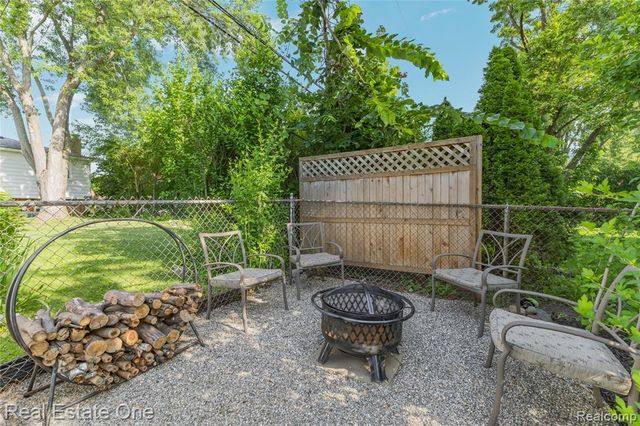 5011 Thorncroft Avenue, Royal Oak, MI 48073