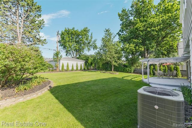 5011 Thorncroft Avenue, Royal Oak, MI 48073