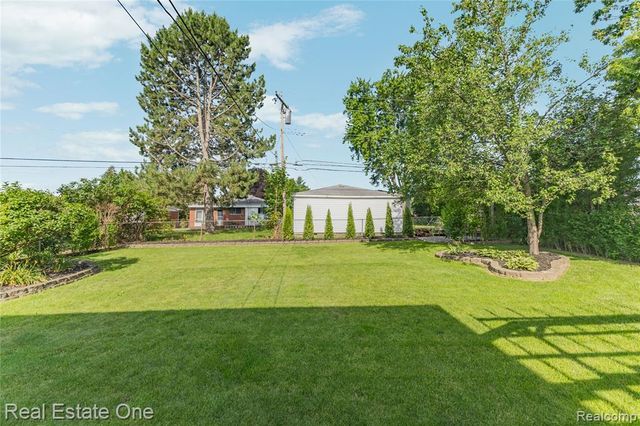 5011 Thorncroft Avenue, Royal Oak, MI 48073