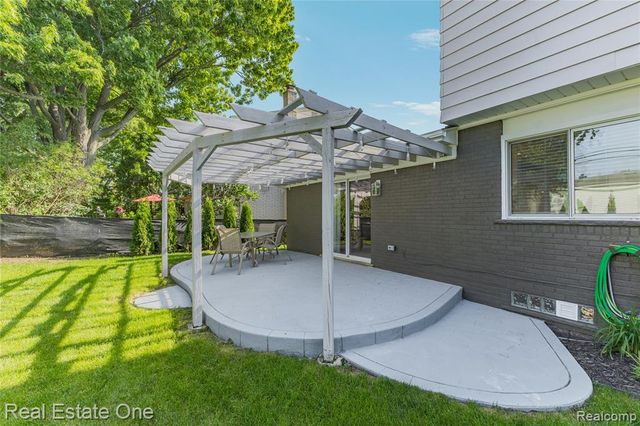 5011 Thorncroft Avenue, Royal Oak, MI 48073
