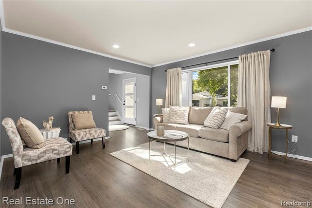 5011 Thorncroft Avenue, Royal Oak, MI 48073
