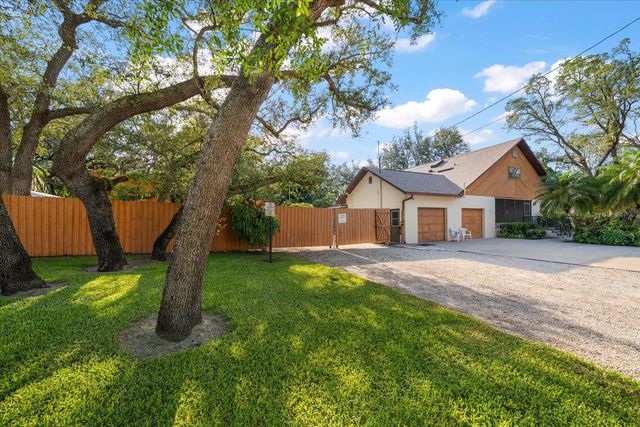 1799 DIXIE HIGHWAY, Tarpon Springs, FL 34689