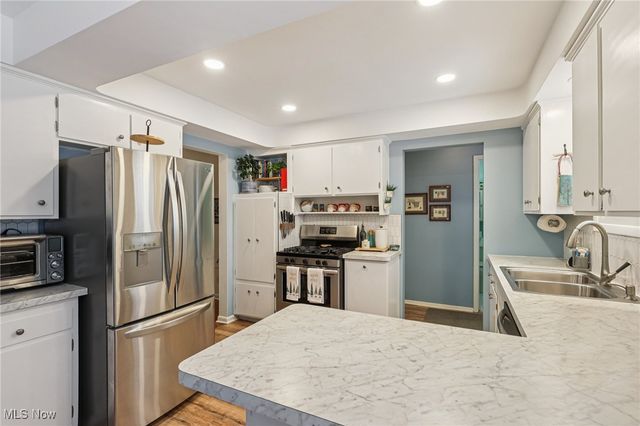 895 Cranbrook Drive, Highland Heights, OH 44143