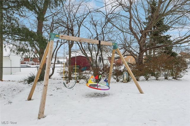 895 Cranbrook Drive, Highland Heights, OH 44143