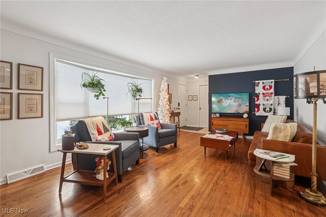 895 Cranbrook Drive, Highland Heights, OH 44143