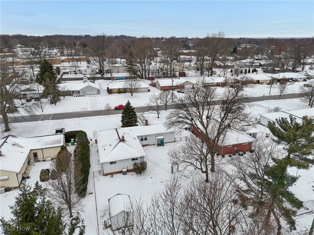 895 Cranbrook Drive, Highland Heights, OH 44143