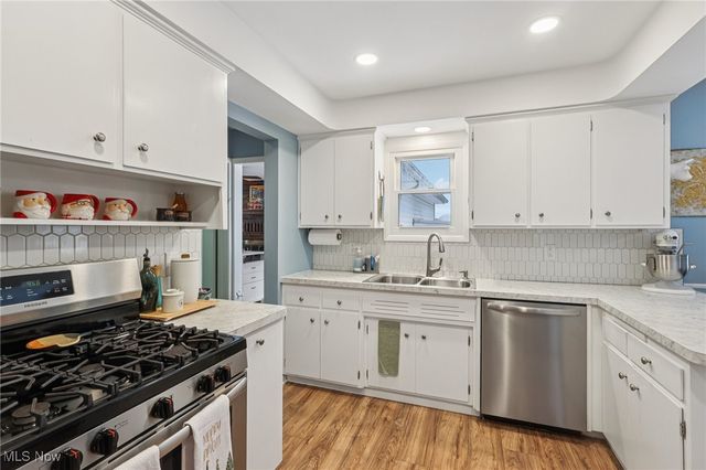 895 Cranbrook Drive, Highland Heights, OH 44143