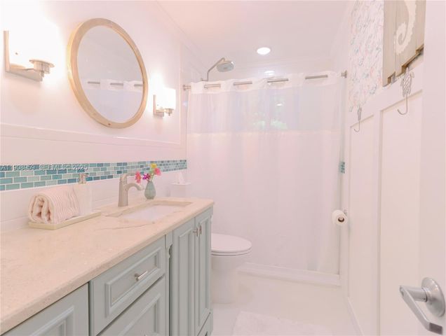 160 Ridge St, Tavernier, FL 33070