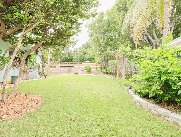 160 Ridge St, Tavernier, FL 33070