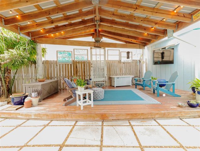 160 Ridge St, Tavernier, FL 33070