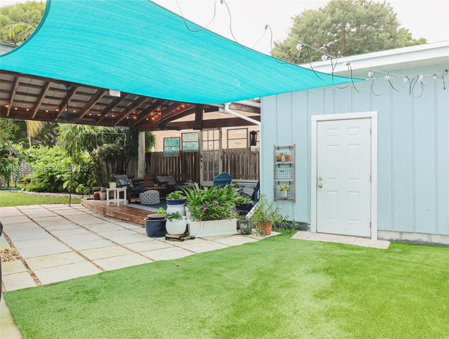 160 Ridge St, Tavernier, FL 33070