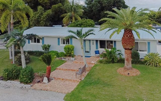 160 Ridge St, Tavernier, FL 33070