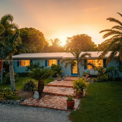 160 Ridge St, Tavernier, FL 33070