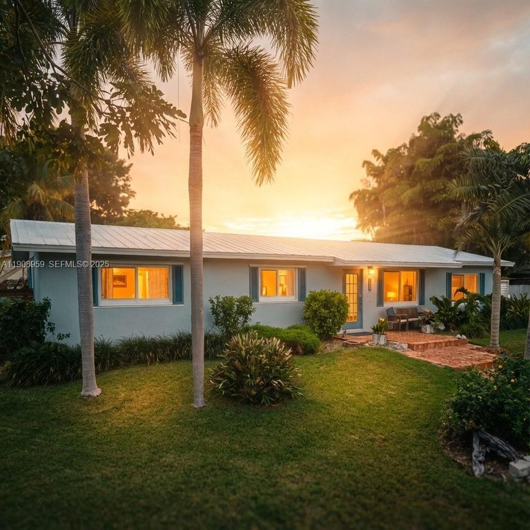 160 Ridge St, Tavernier, FL 33070