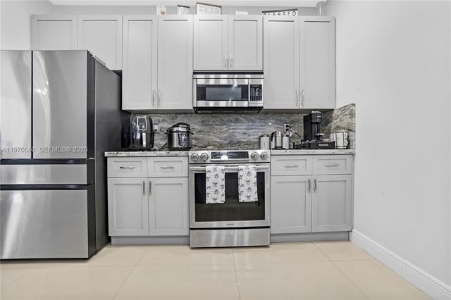 2132 NE 38th Rd, Homestead, FL 33033