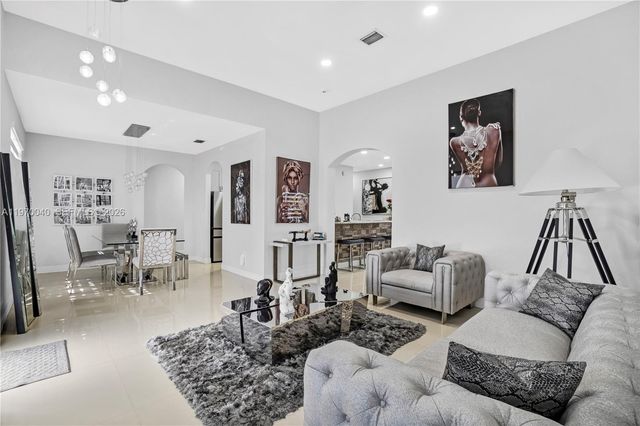 2132 NE 38th Rd, Homestead, FL 33033