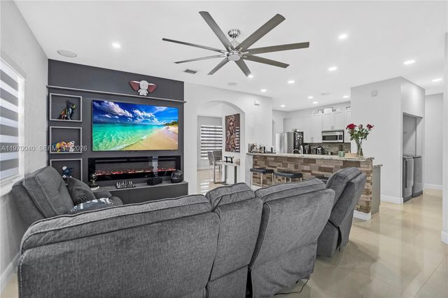 2132 NE 38th Rd, Homestead, FL 33033