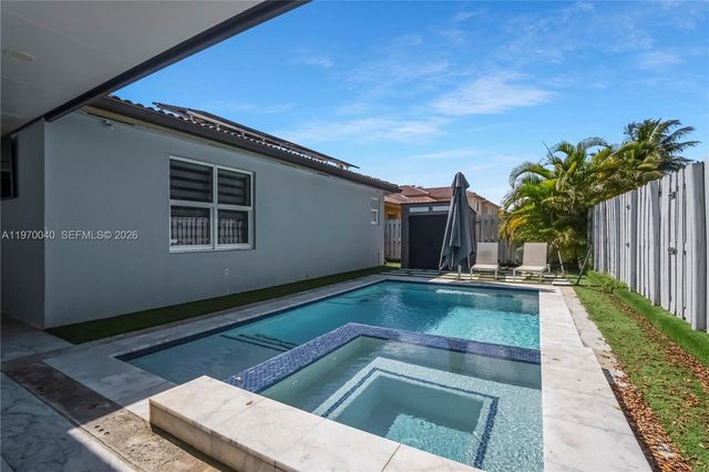 2132 NE 38th Rd, Homestead, FL 33033