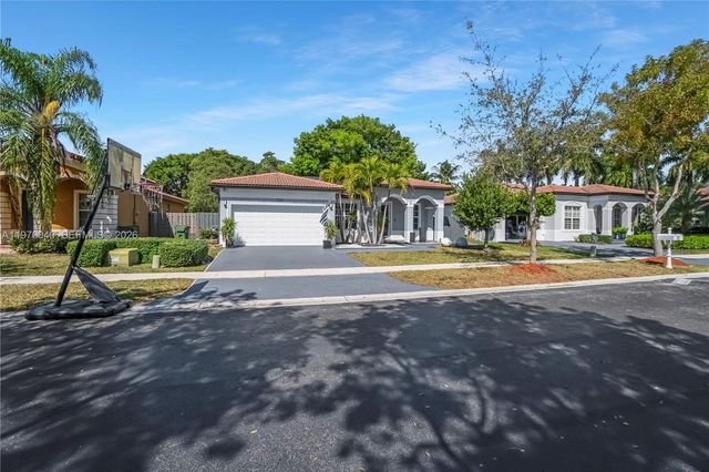 2132 NE 38th Rd, Homestead, FL 33033