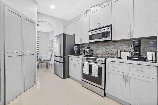 2132 NE 38th Rd, Homestead, FL 33033