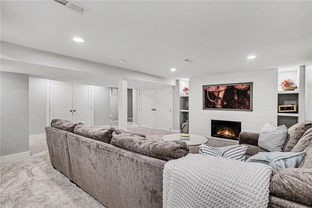 7401 W 65 Street, Mission, KS 66202