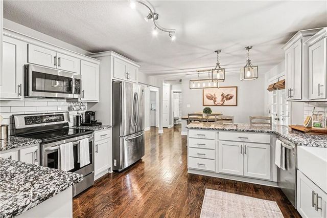 7401 W 65 Street, Mission, KS 66202