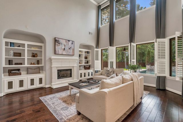 107 Del Monte Pines Drive, Montgomery, TX 77316