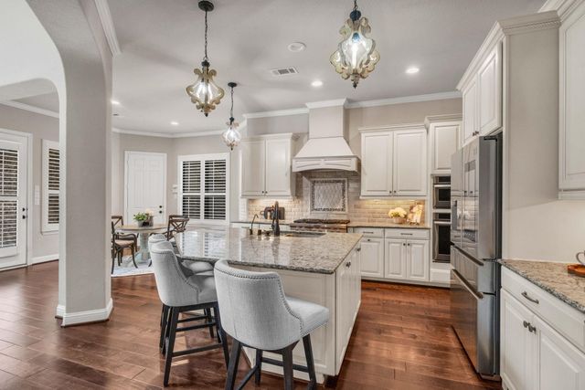 107 Del Monte Pines Drive, Montgomery, TX 77316