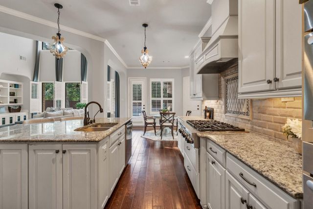 107 Del Monte Pines Drive, Montgomery, TX 77316