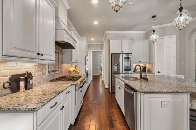 107 Del Monte Pines Drive, Montgomery, TX 77316