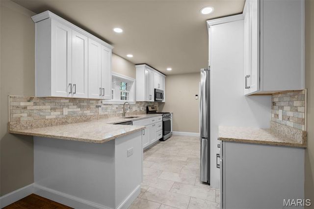 7420 Richmond Place, Maplewood, MO 63143