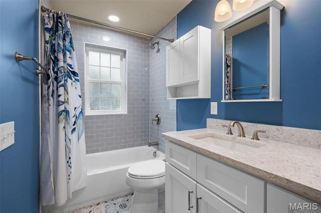 7420 Richmond Place, Maplewood, MO 63143