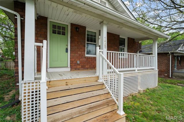 7420 Richmond Place, Maplewood, MO 63143