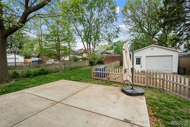 7420 Richmond Place, Maplewood, MO 63143