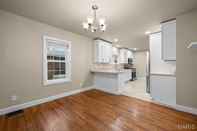 7420 Richmond Place, Maplewood, MO 63143