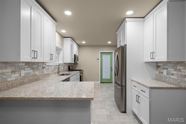 7420 Richmond Place, Maplewood, MO 63143