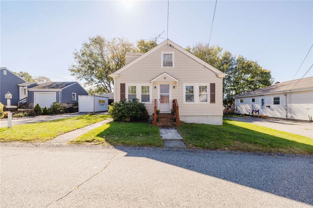 75 Randolph Avenue, Tiverton, RI 02878
