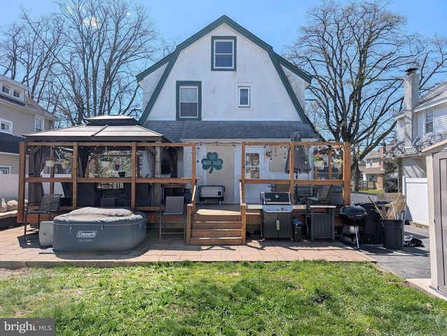 905 EDMONDS AVE, Drexel Hill, PA 19026