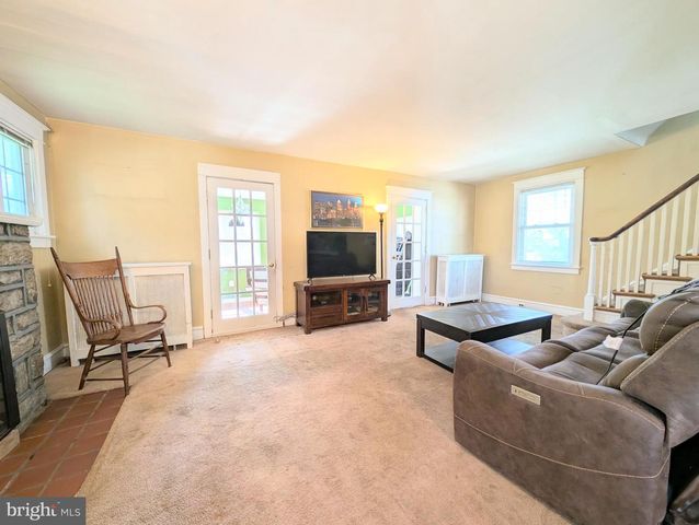 905 EDMONDS AVE, Drexel Hill, PA 19026