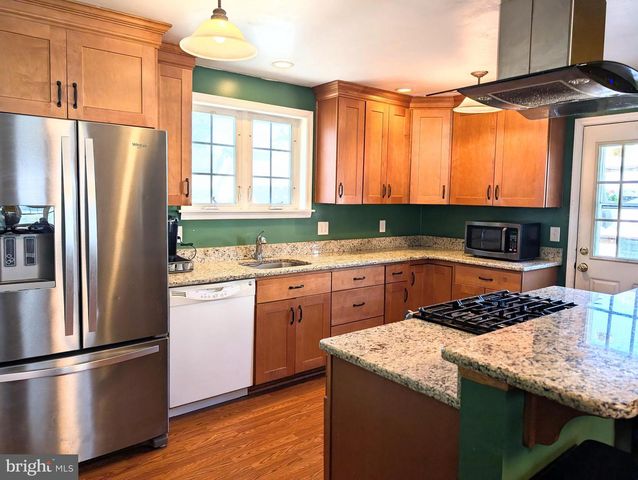 905 EDMONDS AVE, Drexel Hill, PA 19026