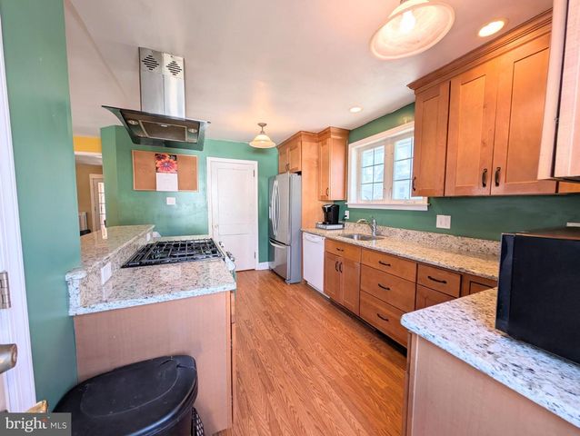 905 EDMONDS AVE, Drexel Hill, PA 19026