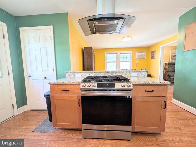 905 EDMONDS AVE, Drexel Hill, PA 19026