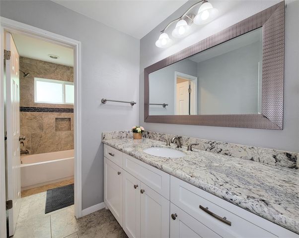 11811 Poplar Creek Drive, Houston, TX 77077