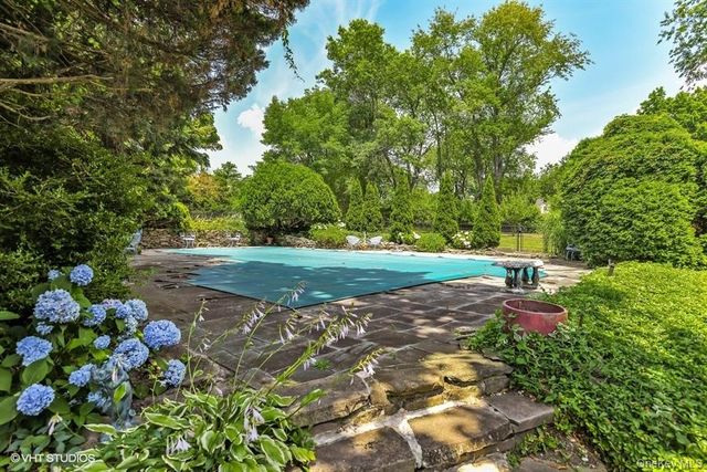 23 Hill House Lane, Glen Head, NY 11545