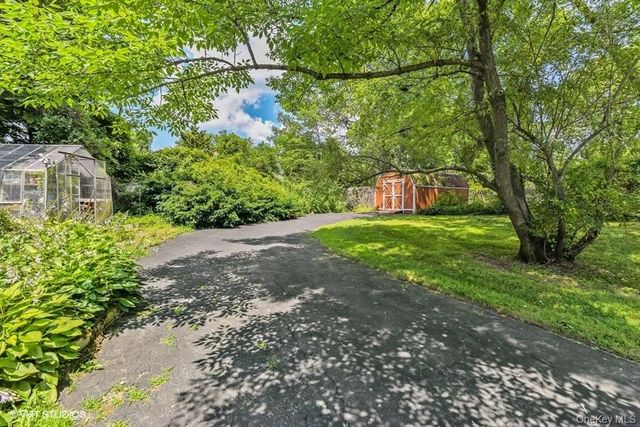23 Hill House Lane, Glen Head, NY 11545